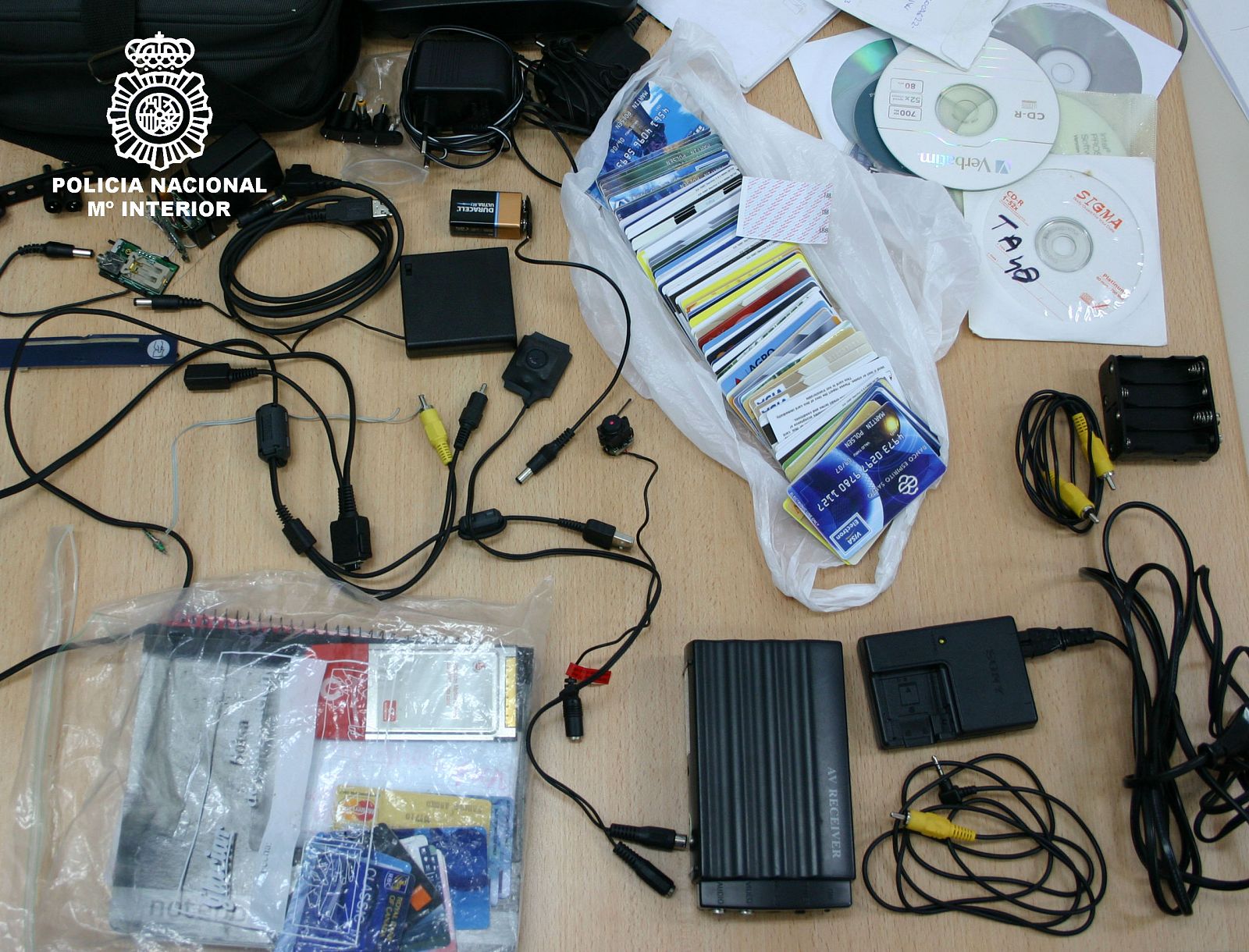 FALSIFICACIÓN DE TARJETAS