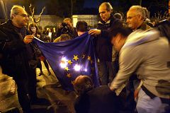 Alemania avisa de que no dará "ni un céntimo" a Grecia, donde arrecian las huelgas