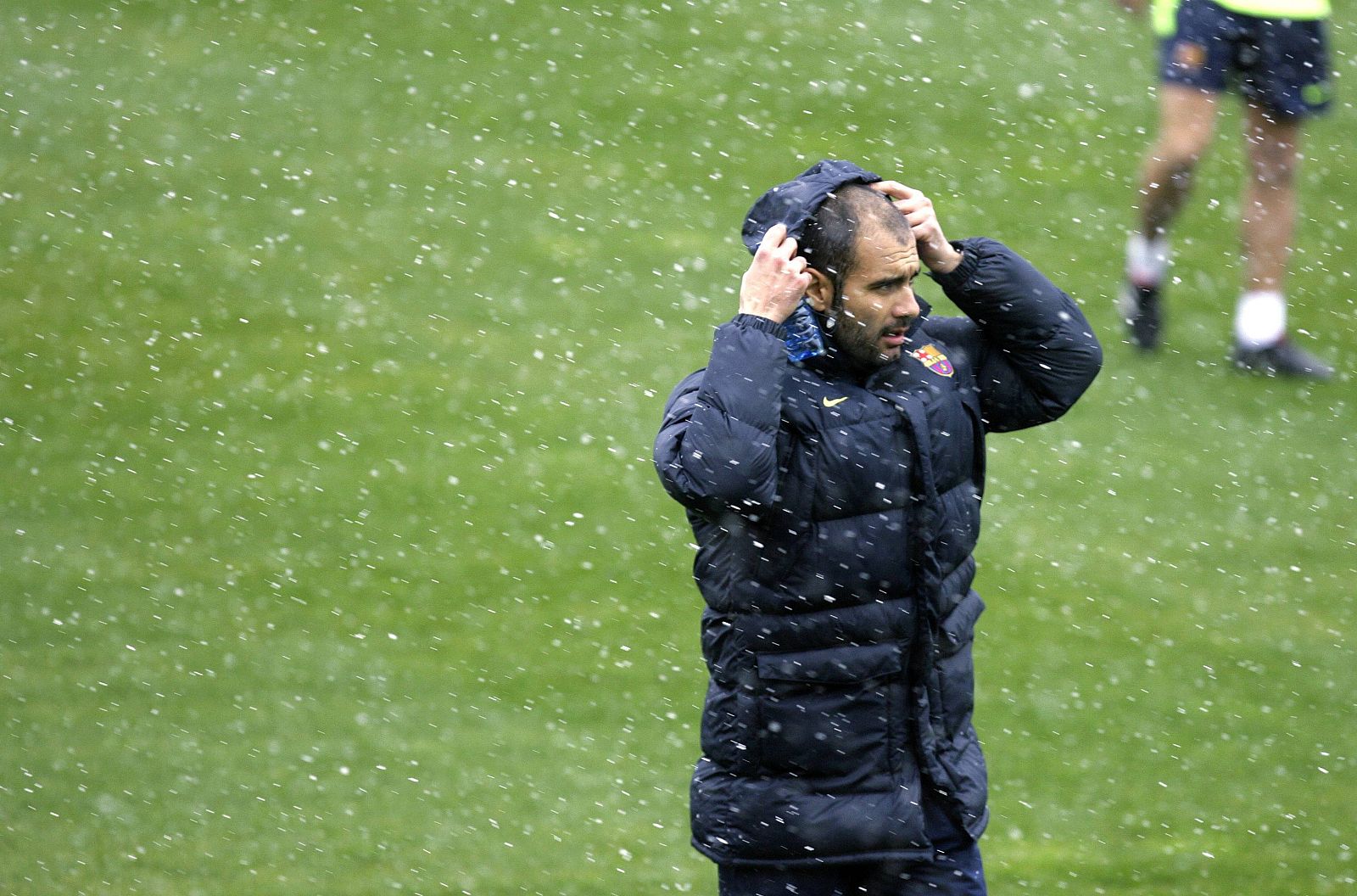 Guardiola, en el entrenamiento del Barça este lunes en la ciudad deportiva Joan Gamper