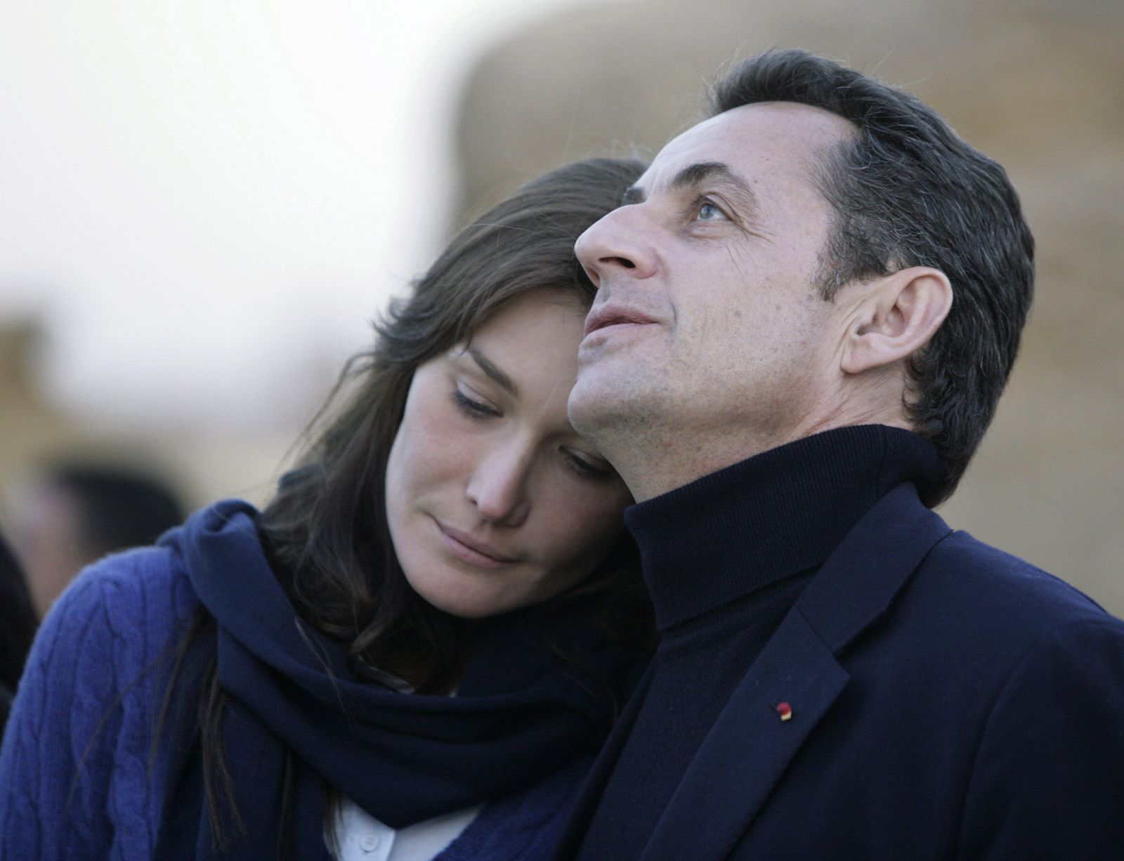 El presidente francés Nicolas Sarkoy y Carla Bruni durante su viaje a Egipto.
