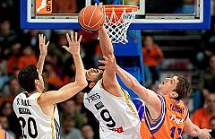 El Real Madrid se resarce y derrota al P.E. Valencia en su casa por primera vez esta temporada