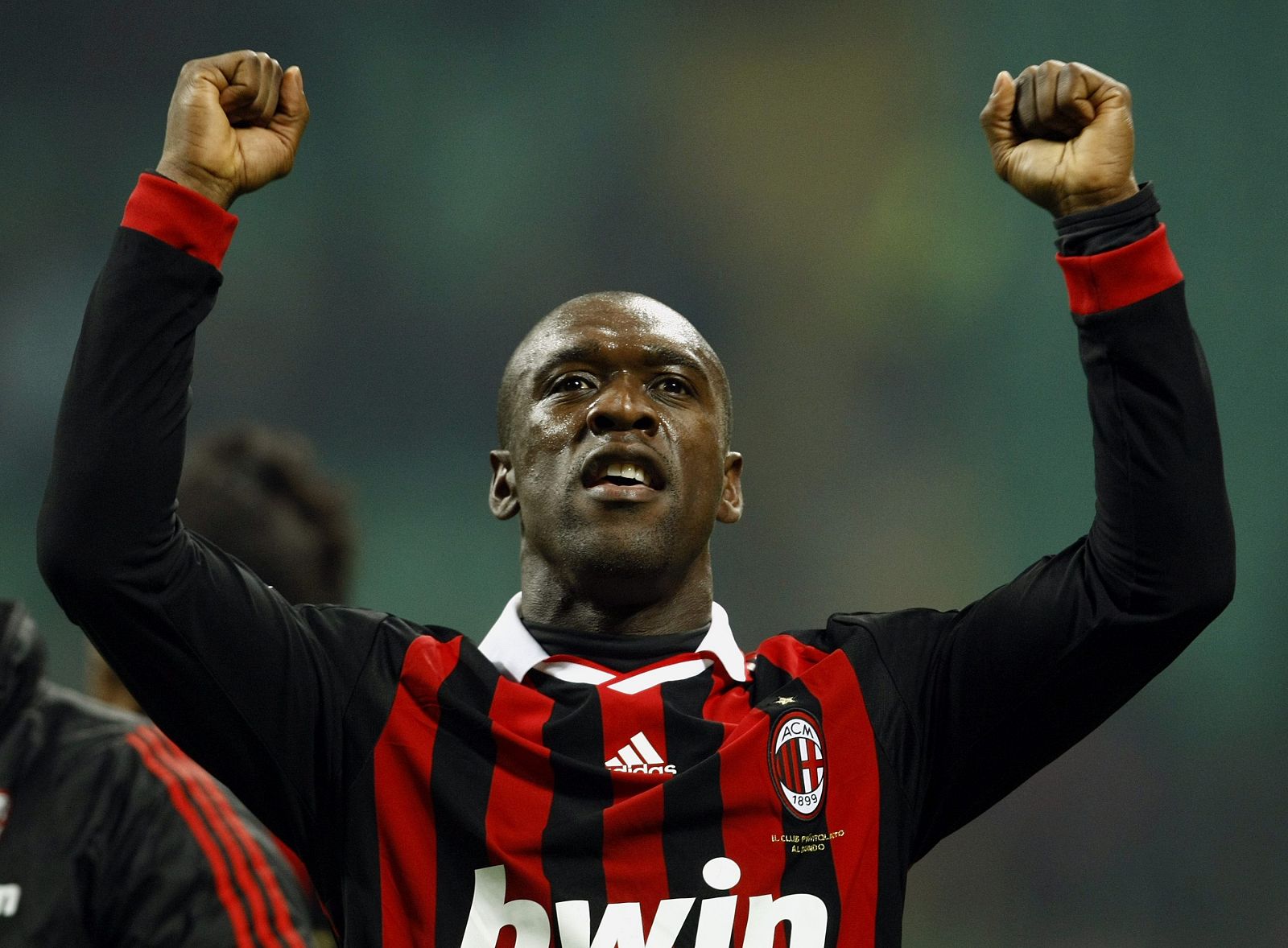 Seedorf celebra el gol de la victoria