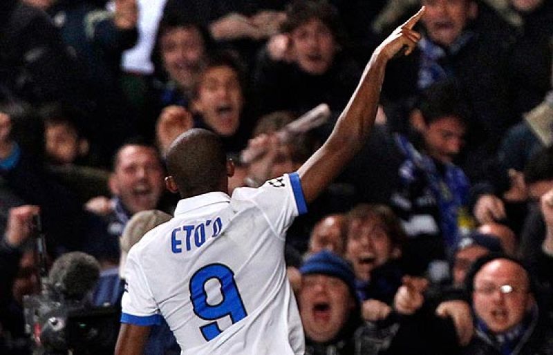 Sneijder y Eto'o trituran el sueño europeo del Chelsea