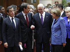 El Gobierno defiende el papel de Zapatero en el acuerdo pese a su ausencia en la reunión clave