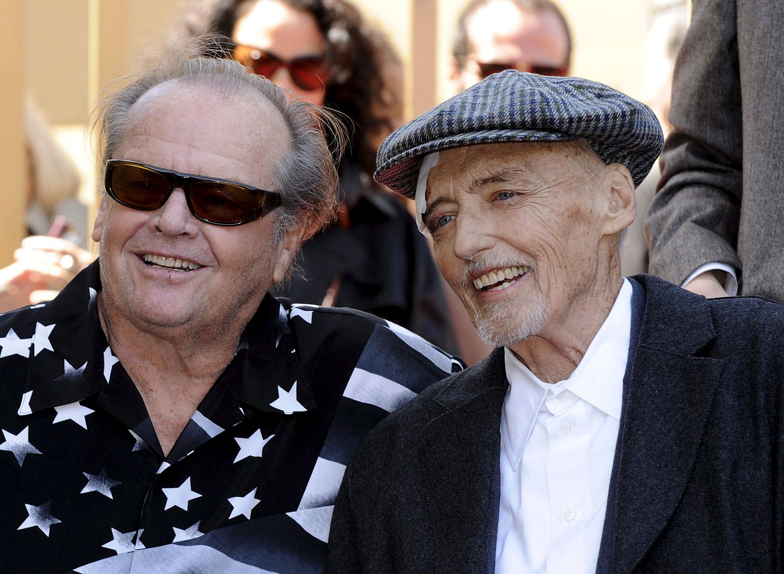 EL ACTOR DENNIS HOPPER, DE 73 AÑOS, RECIBE SU ESTRELLA DEL PASEO DE LA FAMA DE HOLLYWOOD