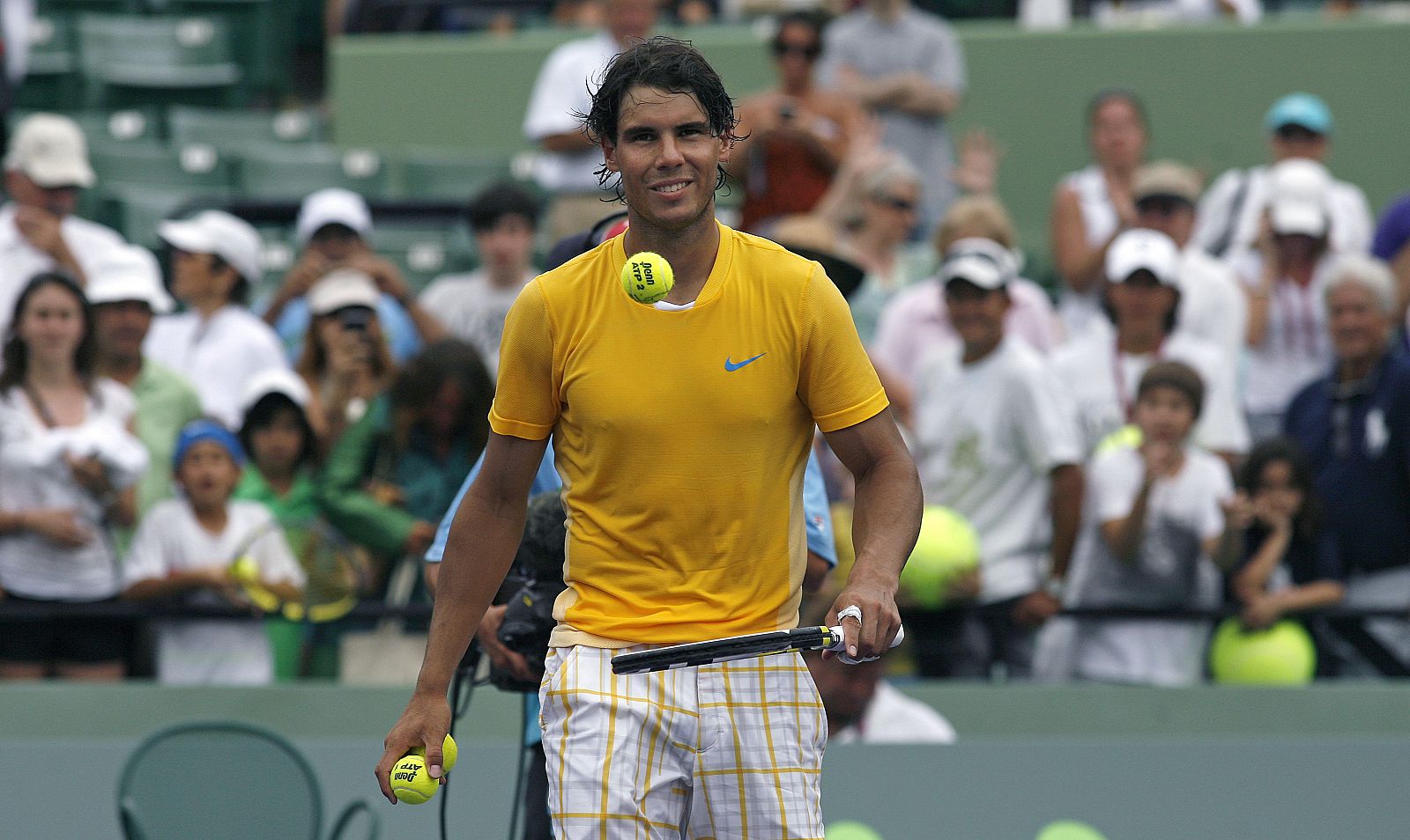Spain's Rafael Nadal prepares to hit balls into the crowd after he defeated Argentina's David Nalbandian at the Sony Ericsson Open tennis tournament in Key Biscayne