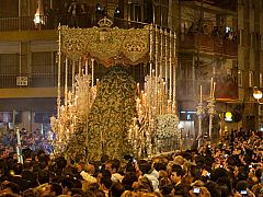 Sevilla vive una de las "Madrugás" más tranquilas cuando se cumplen diez años de las avalanchas