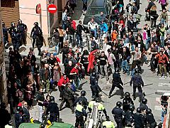 El Ayuntamiento derriba cinco casas en el Cabanyal con protestas de vecinos y políticos