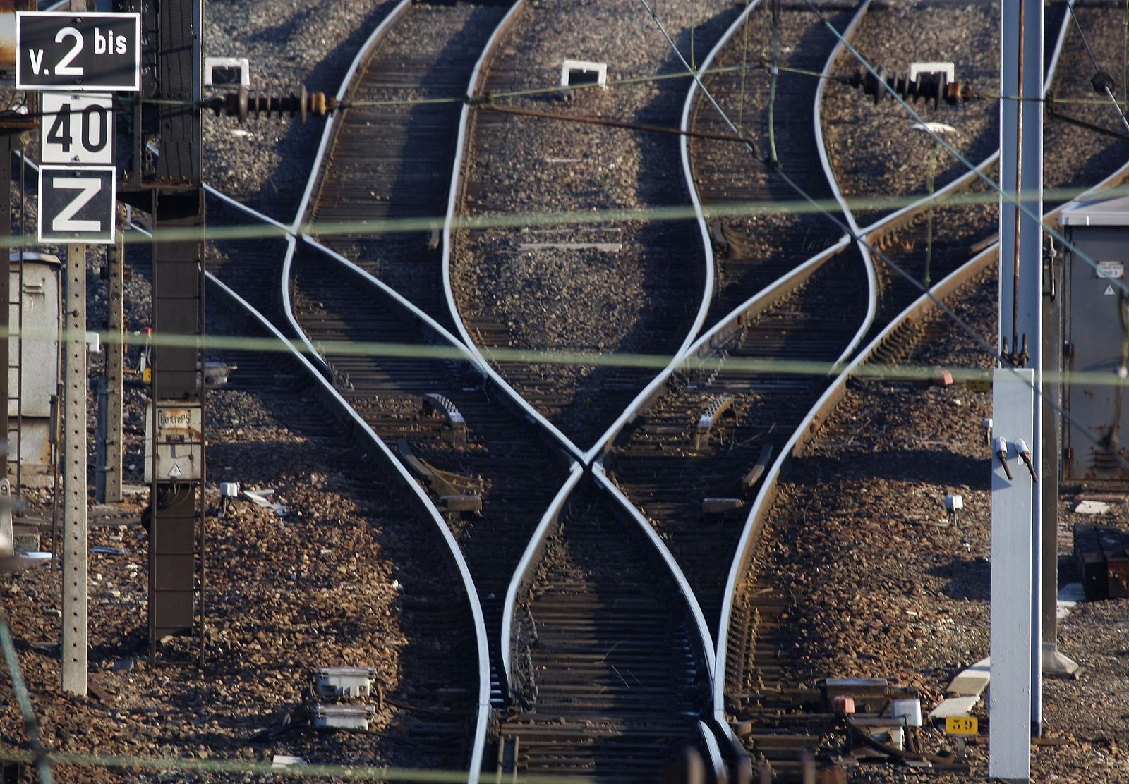 Vías vacías en la estación de tren de Strasbourg's