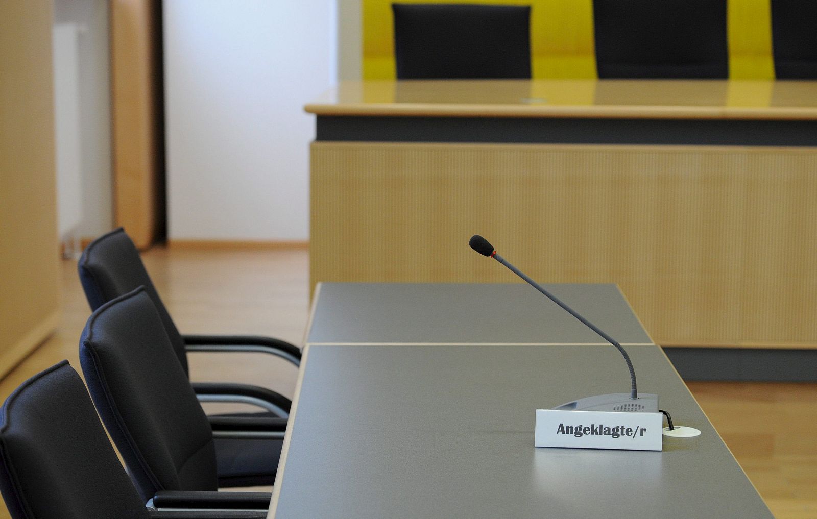 SE ABRE EL JUICIO CONTRA OBISPO BRITÁNICO DE LA HERMANDAD DE PÍO X RICHARD WILLIAMSON POR NEGACIÓN DEL HOLOCAUSTO JUDÍO