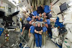El Discovery se desprende de la Estación Espacial Internacional y regresa a la Tierra
