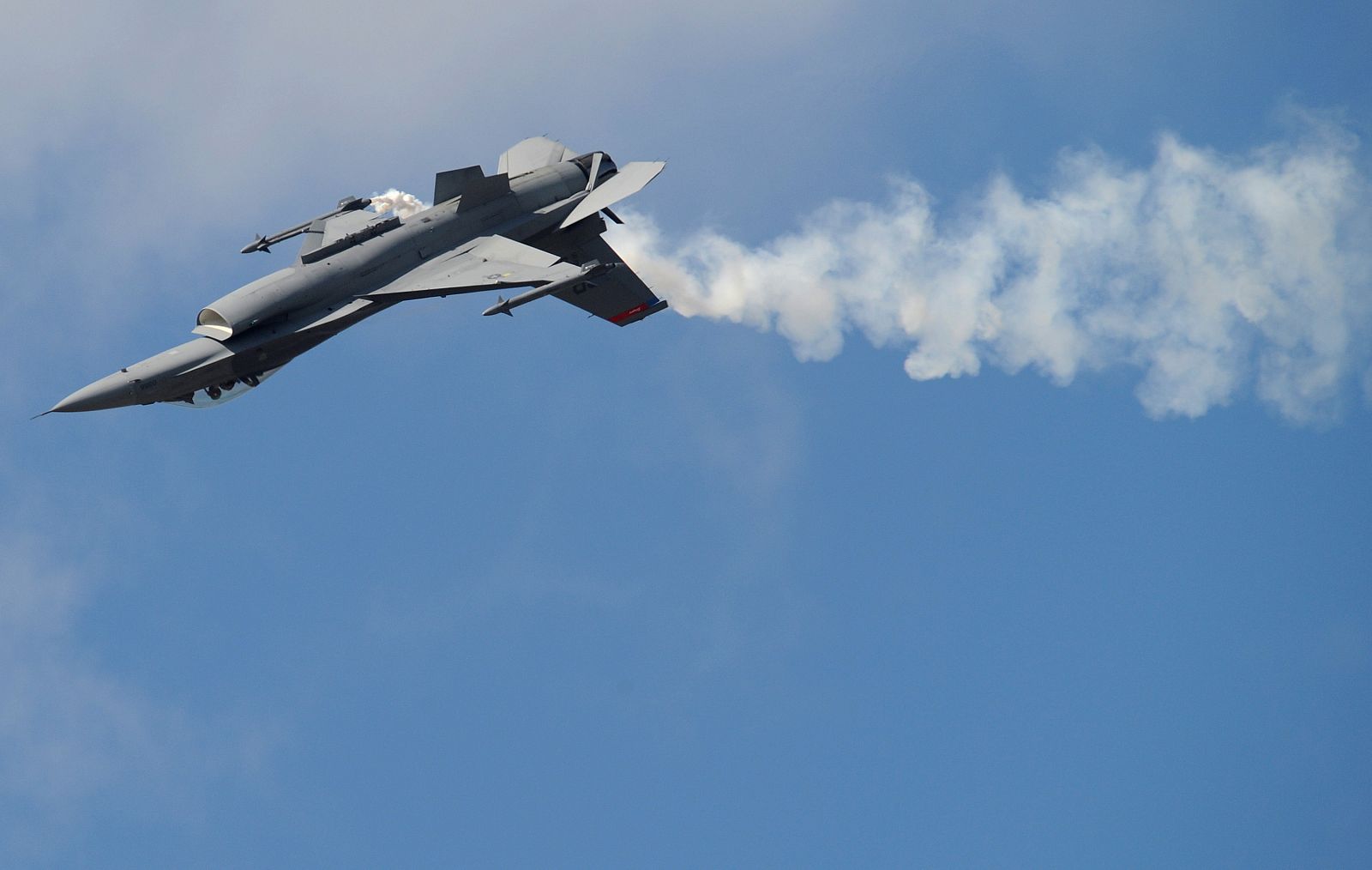 A Lockhead Martin F-16 Fighting Falcon flies on the second day of the Farnborough International Airshow in south England
