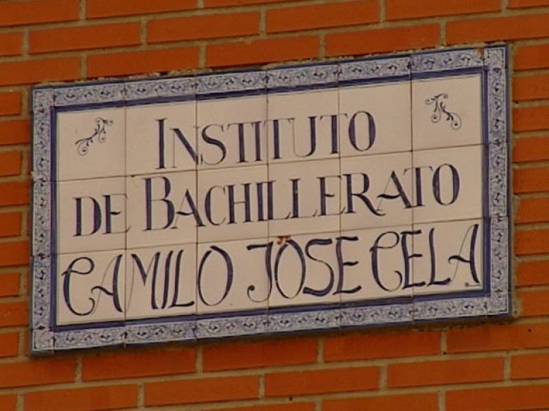 Cinco compañeras de Najwa acuden al instituto con la cabeza cubierta por solidaridad 