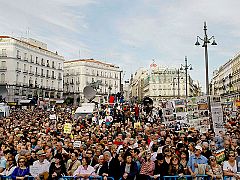 Miles de personas se manifiestan "contra la impunidad del franquismo y en apoyo a Garzón"