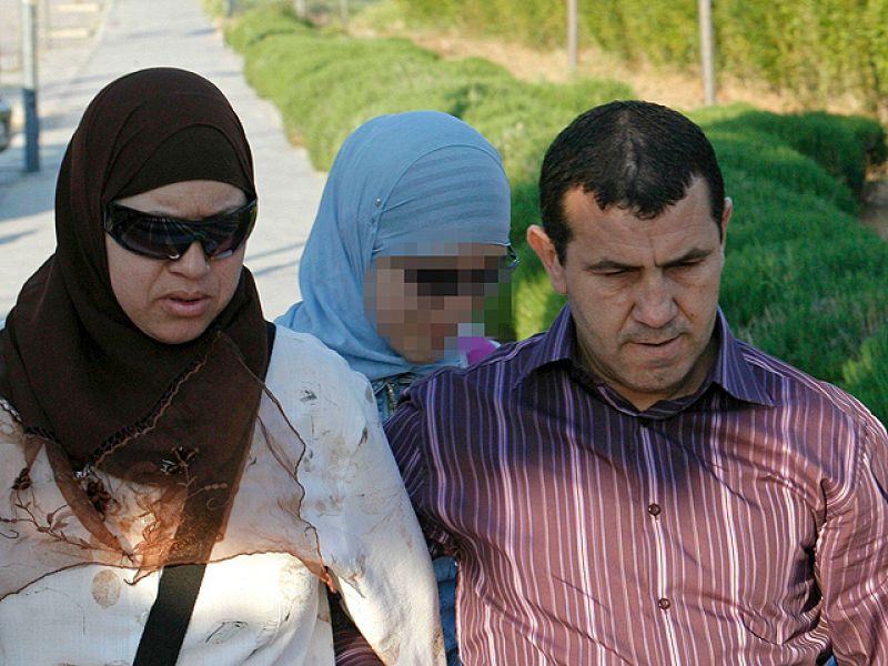 Najwa se incorpora a un nuevo instituto donde sí puede llevar velo