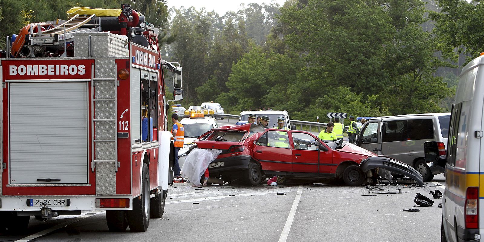Tres muertos y tres heridos en una accidente en Pontevedra