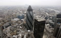 La elección más difícil de los británicos: dónde meter la tijera para recortar las deudas