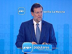 Rajoy: "Grecia está como está por hacer políticas como las de Zapatero en España"