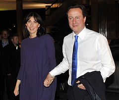 Los conservadores ganan 18 años después pero sin llave directa para el 10 de Downing Street