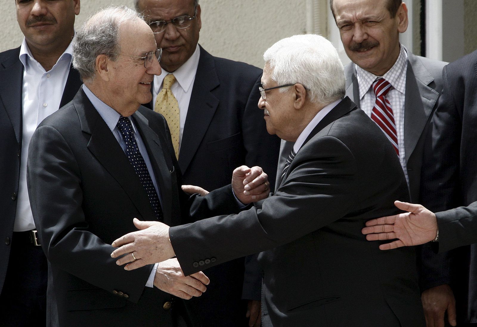 MITCHELL ULTIMA CON ABÁS DETALLES PARA EL DIÁLOGO INDIRECTO PALESTINO-ISRAELÍ