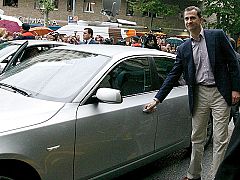 El Príncipe asegura que el Rey se está recuperando "a buen ritmo"