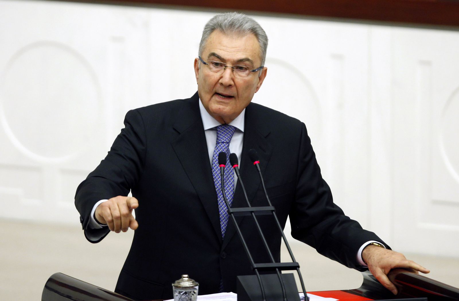 Turkey's main opposition Republican People's Party leader Baykal addresses members of parliament during a debate in Ankara