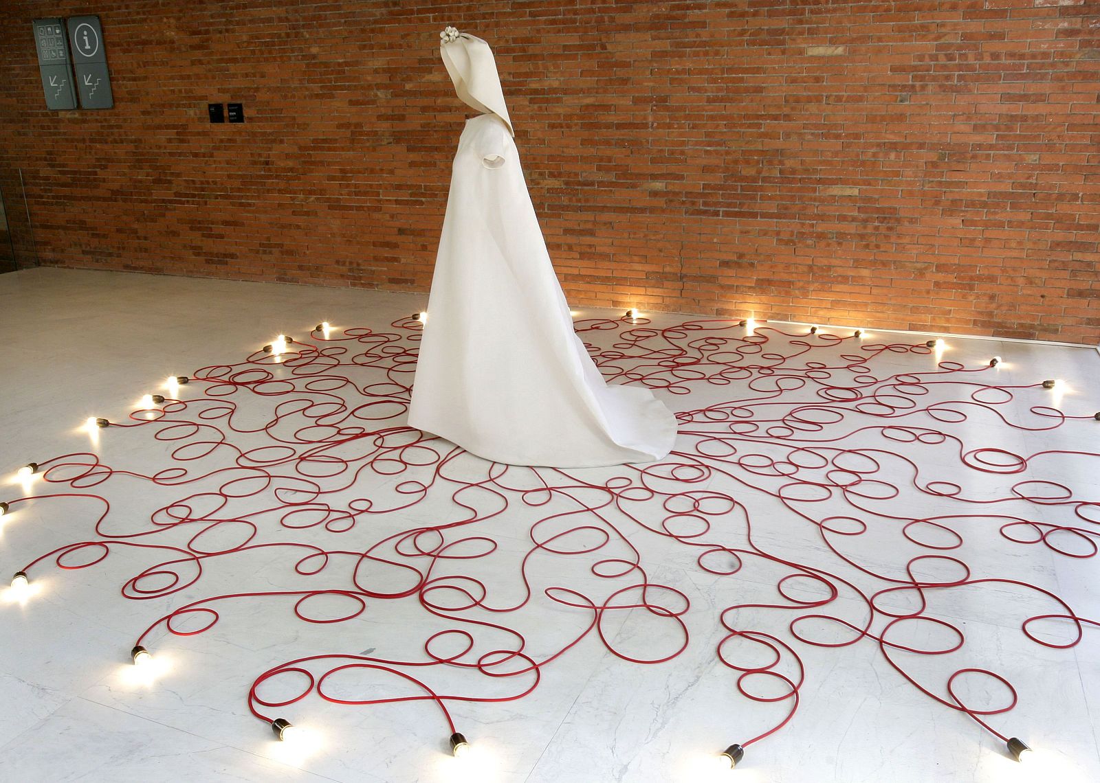 EXPOSICIÓN BALENCIAGA