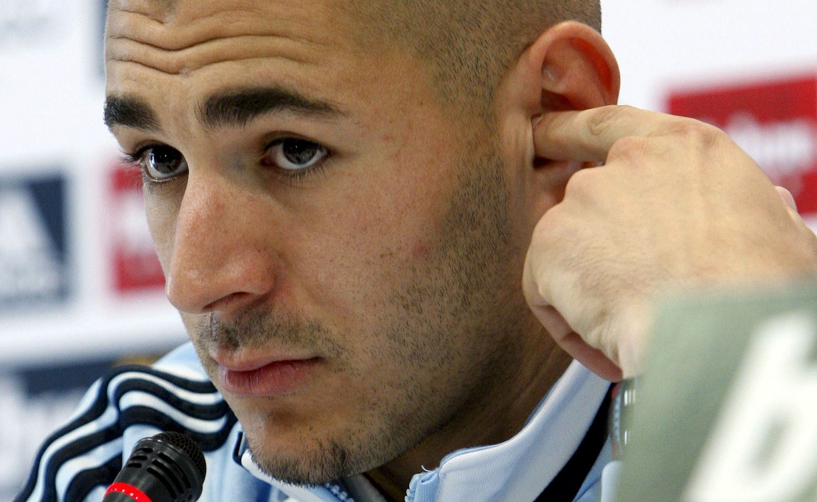 El francés Karim Benzema en rueda de prensa en Valdebebas