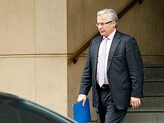 Garzón evitaría la suspensión pero no el banquillo si obtiene su traslado a La Haya