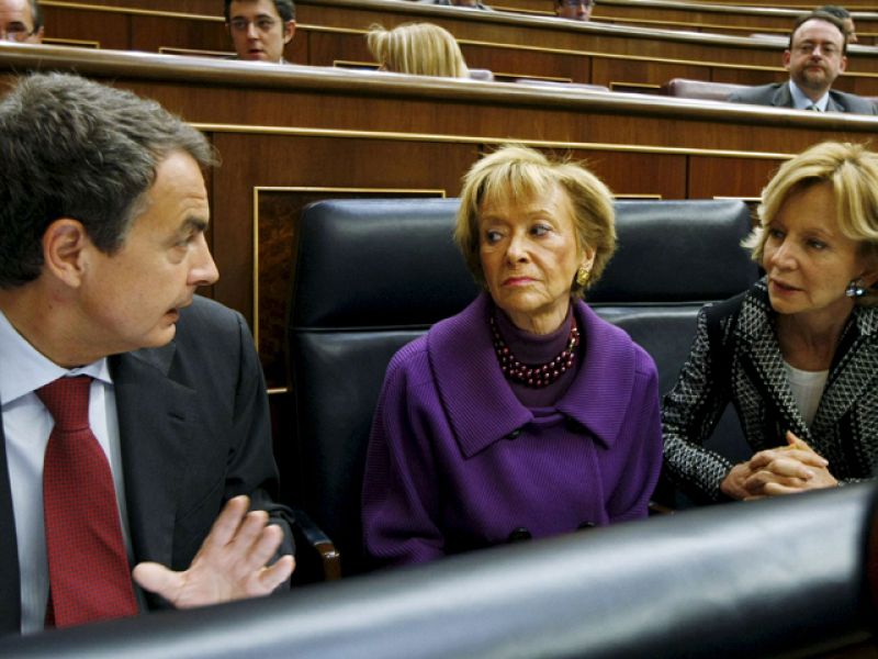 El Gobierno bajará un 5% de media el sueldo a los funcionarios en 2010 y los congelará en 2011 