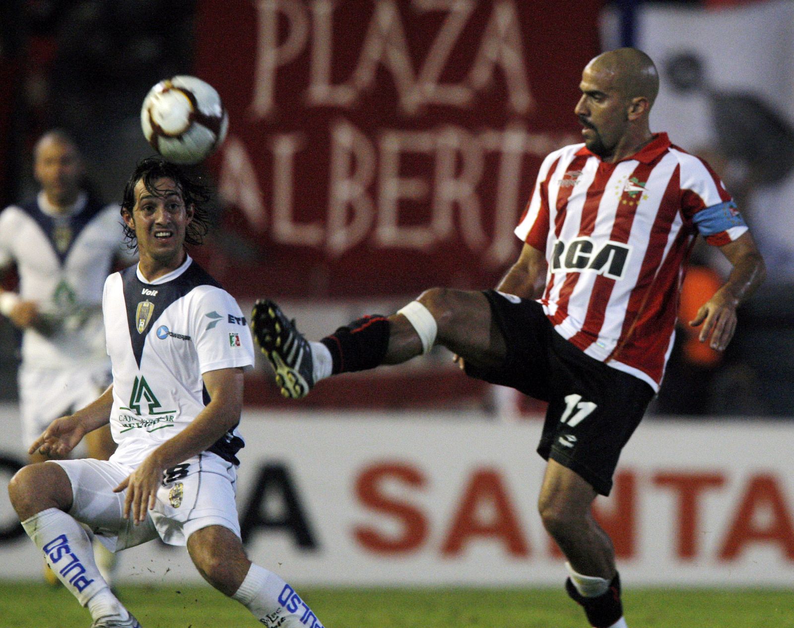 Juan Sebastian Verón, que juega en el Estudiantes de La Plata, será el Xavi de Maradona, según éste