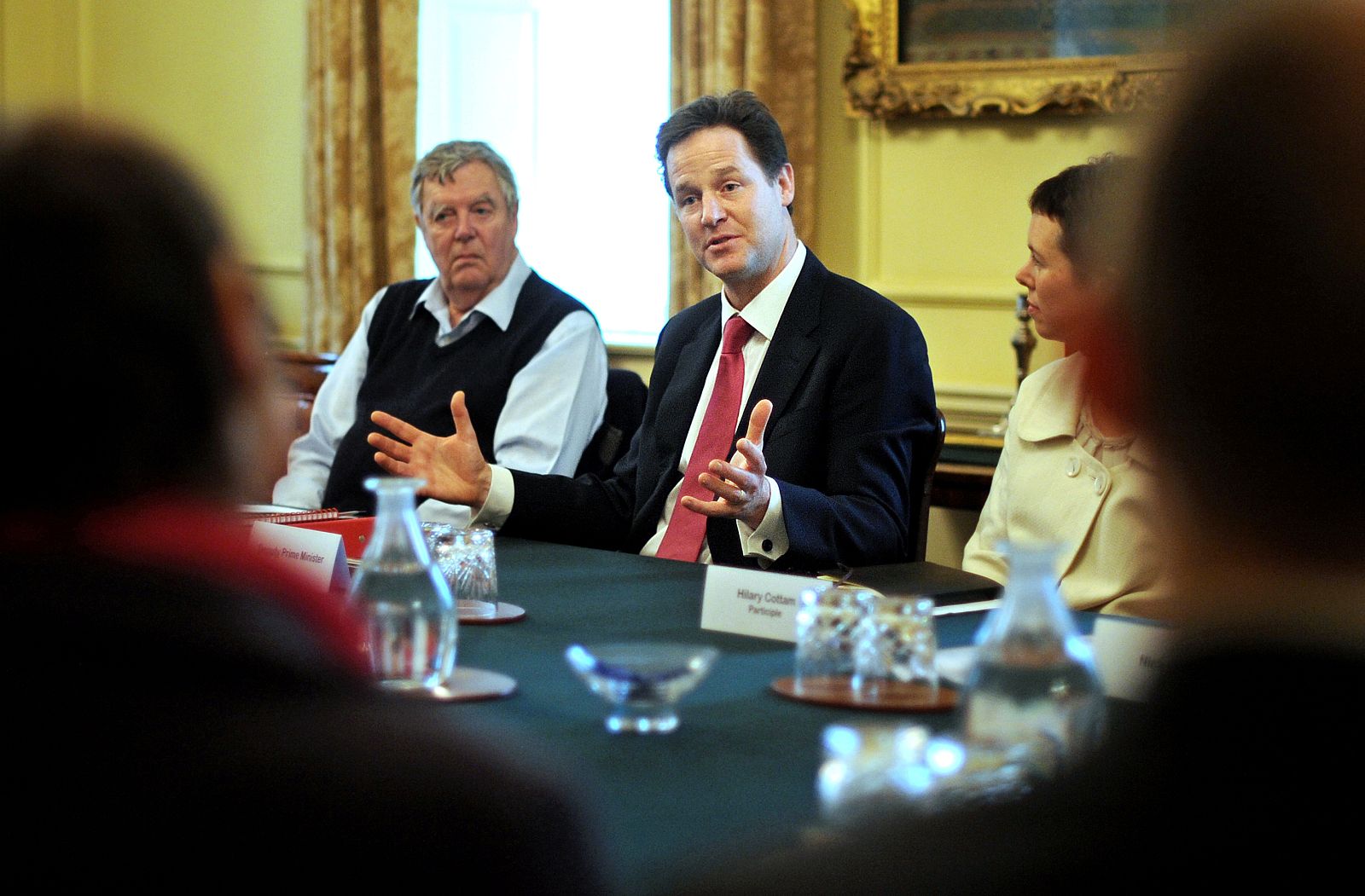 Nick Clegg con su equipo