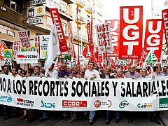 Miles de funcionarios se manifiestan en las capitales contra los recortes del Gobierno