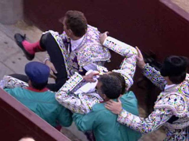 El torero Julio Aparicio, fuera de peligro, consciente y manteniendo constantes vitales