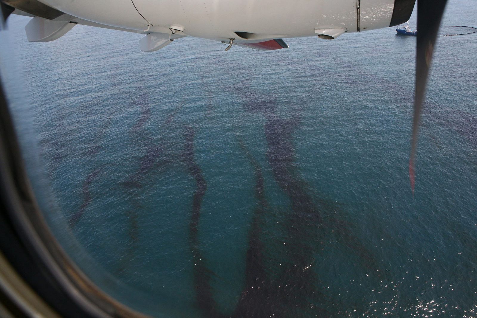 VERTIDO DE CRUDO EN GOLFO DE MÉXICO