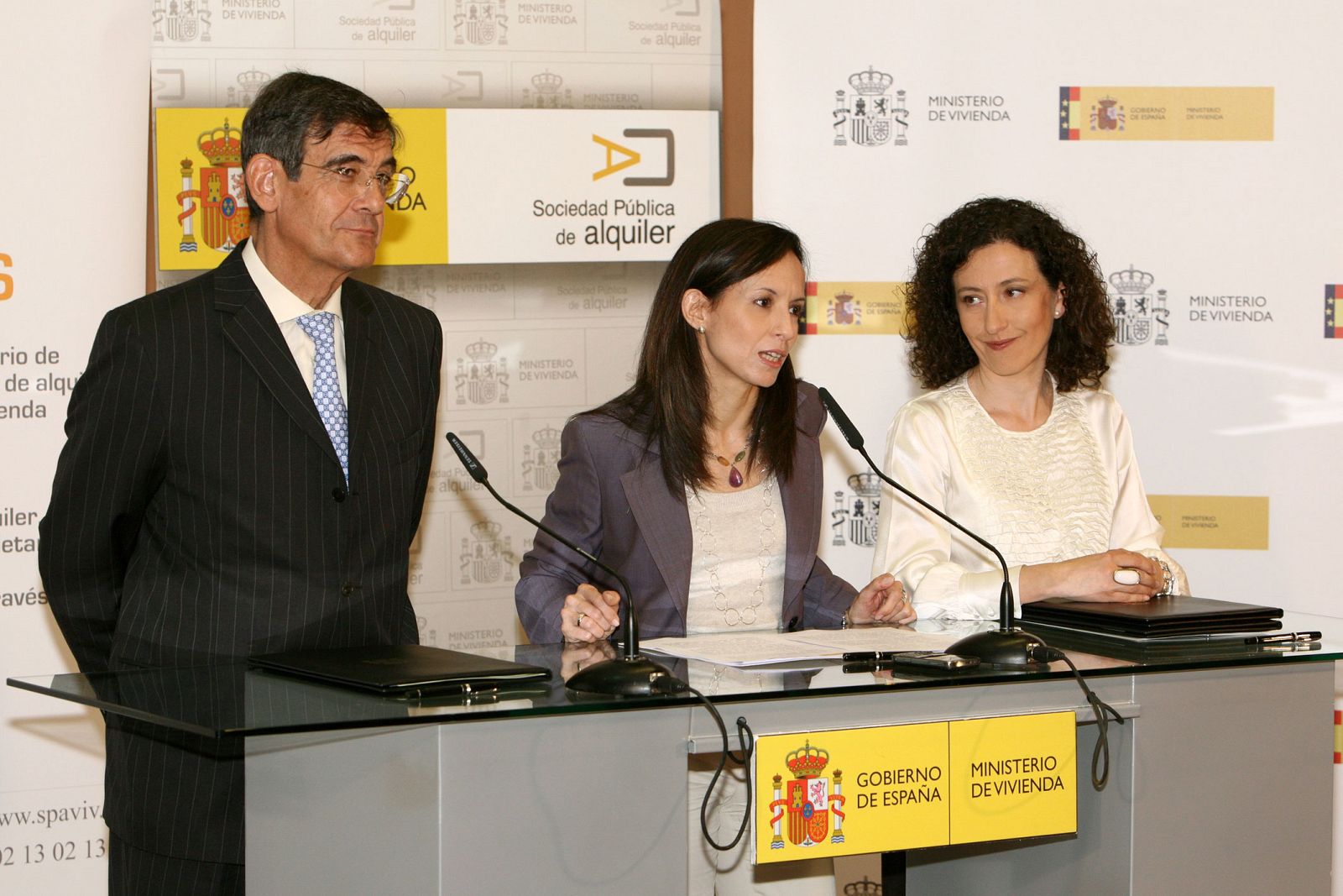 Firma del convenio entre la CECA y la SPA.