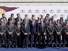 El Príncipe Felipe desea suerte a la Roja
