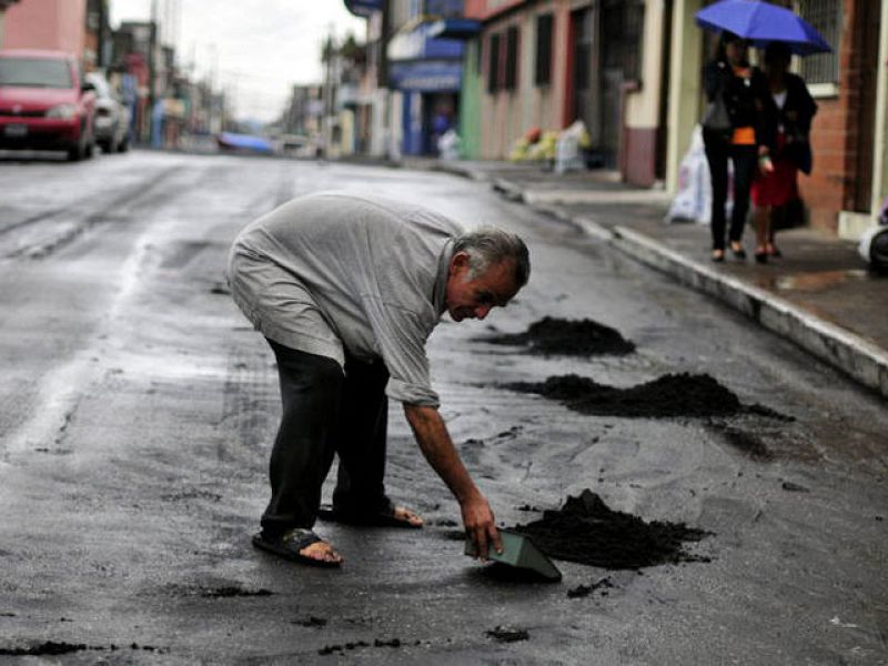 El volcán Pacaya entra en nueva fase eruptiva mientras sigue la evacuación de personas