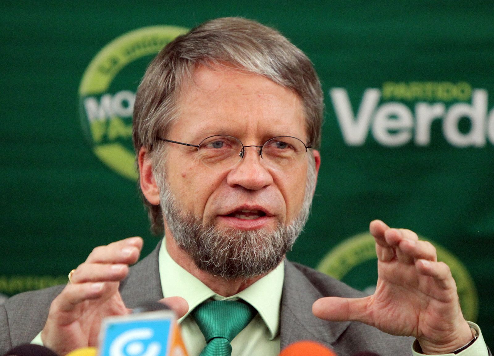 CANDIDATO PRESIDENCIAL ANTANAS MOCKUS OFRECE RUEDA DE PRENSA CON MEDIOS INTERNACIONALES