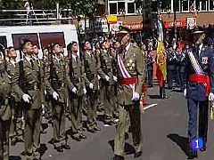 Ovación para el Rey en el desfile de las Fuerzas Armadas, su primer acto público tras la operación