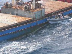 La fragata española "Victoria" evita el secuestro de un buque mercante norcoreano en el Índico