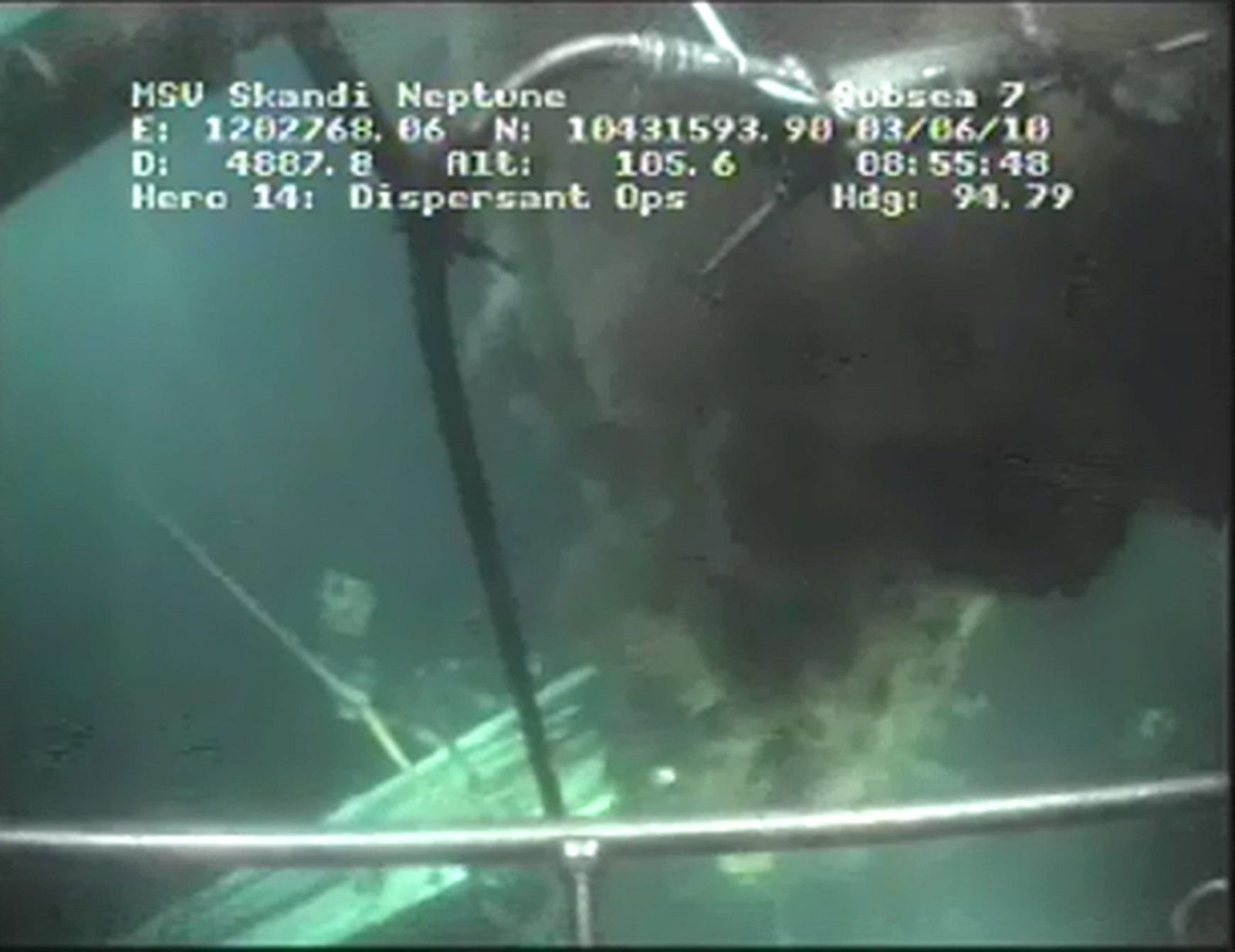 La petrolera BP ha anunciado que ha conseguido cortar la tubería subterranera por la que sale el vertido de petróleo