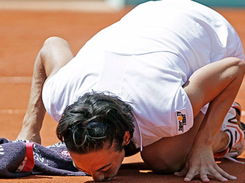 Schiavone y Stosur jugarán la finalísima de París