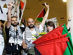 Llegan a Barcelona los tres activistas que viajaban en la "Flota de la Libertad"