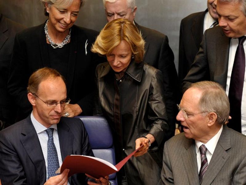 Salgado descarta nuevas medidas contra el déficit pese a las peticiones del Eurogrupo