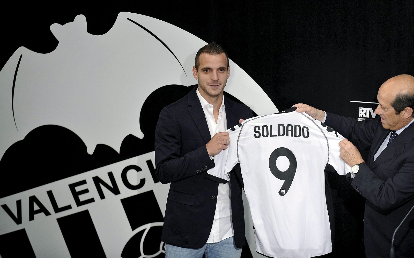 PRESENTACIÓN DE ROBERTO SOLDADO