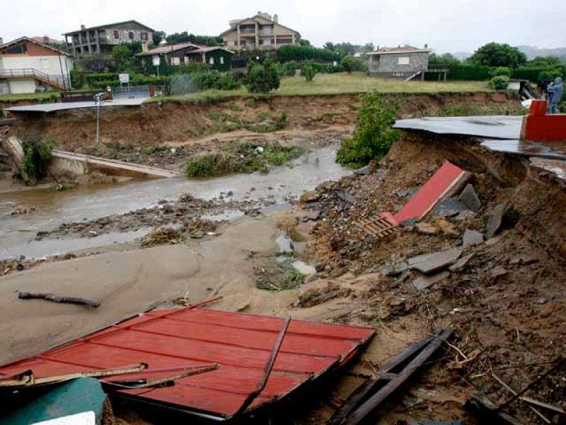 El Ejército refuerza la ayuda en Asturias para evitar el derribo de una carretera