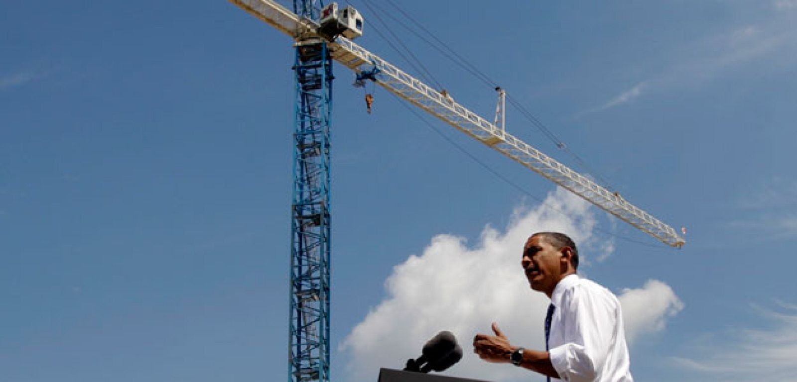 El presidente de EE.UU., Barack Obama, pronuncia su discurso en las obras de una carretera en Columbus, Ohio, financiada por la Ley para la Recuperación Económica.
