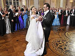 Una fiesta hasta altas horas de la madrugada corona la boda de Victoria de Suecia
