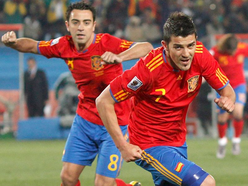 España gana pero no remata la faena